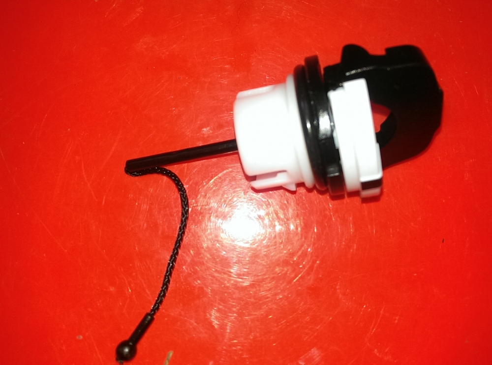 Крышка на бензопилу