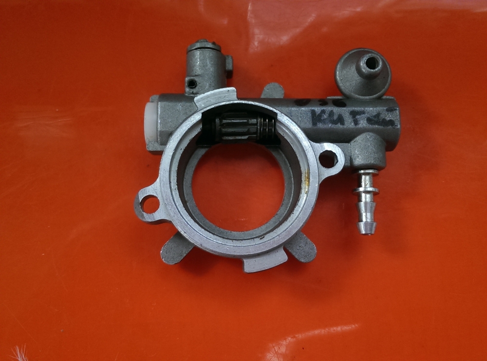 Масляный насос бензопилы